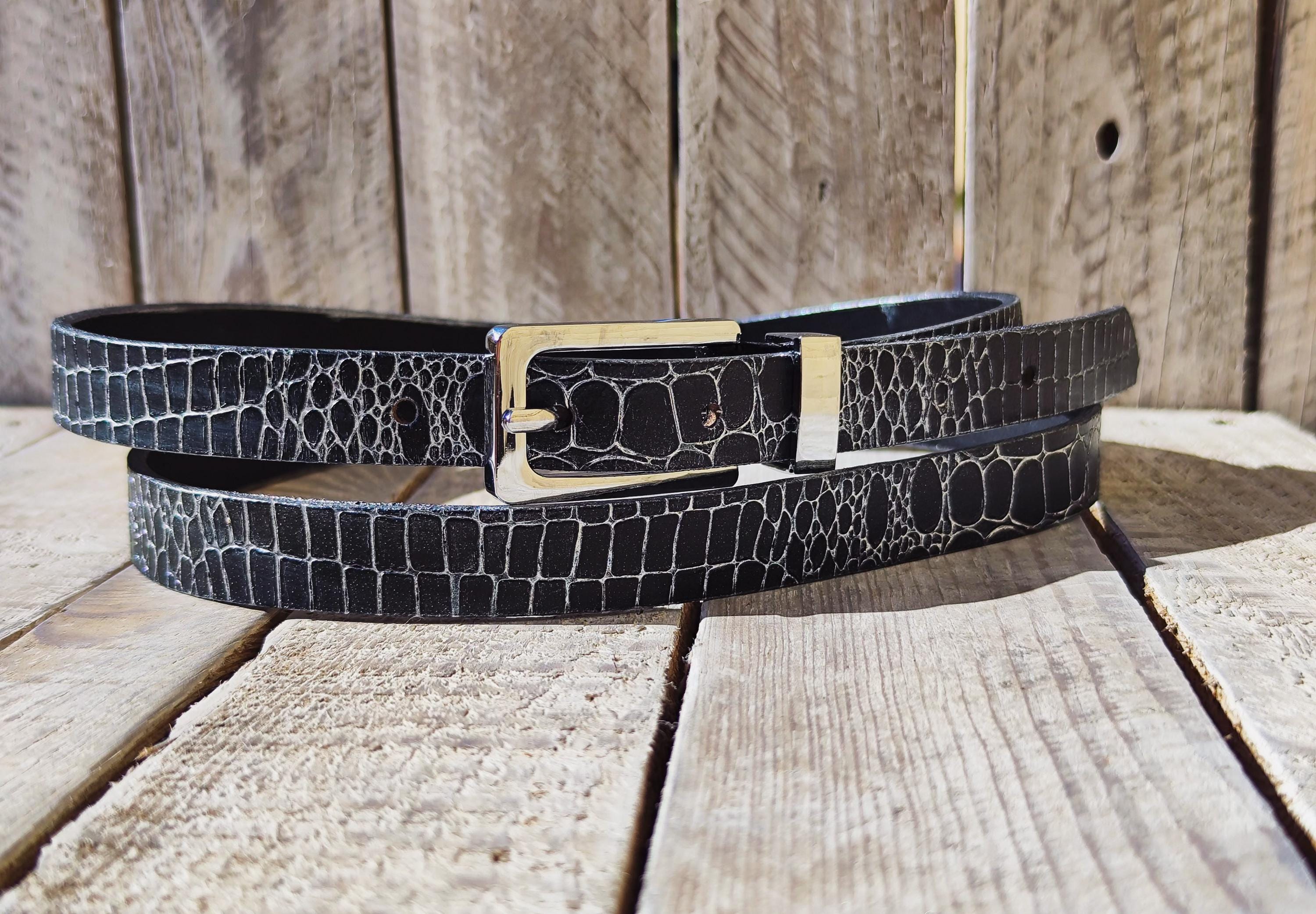 Elegant Black Leather Belt with Gold Buckle - Adjustable Statement Accessory